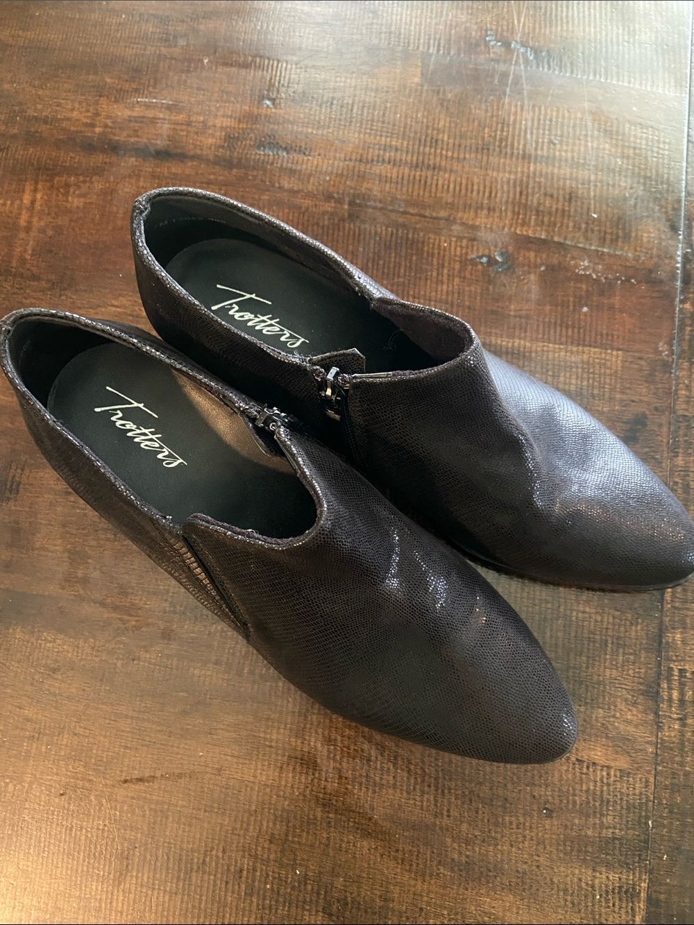Trotters Dark Brown Pointed Ankle Slip-On booties